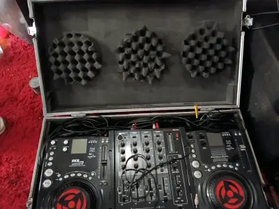 Set de DJ profesional con mezcladora - miniatura 2