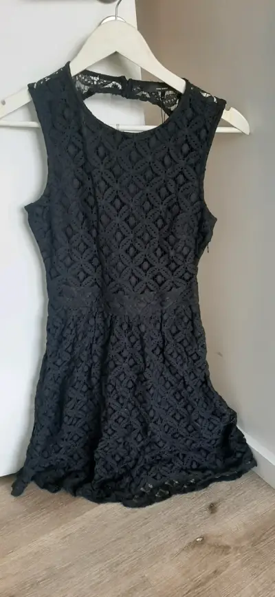 Vestido negro encaje - miniatura 1