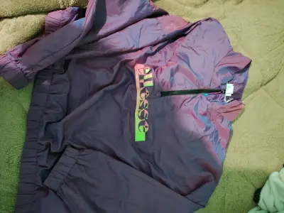 Vendo corta viento ELLESSE nueva! - miniatura 2