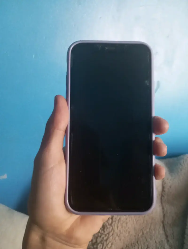 iPhone 11 64GB - 1