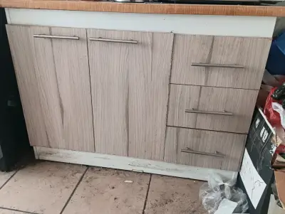 Mueble de cocina color madera - miniatura 1