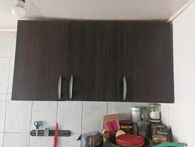 Mueble de cocina oscura - miniatura 2