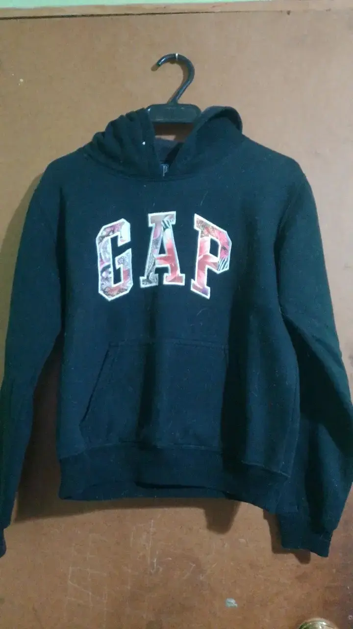 Polerón capucha GAP negro - 1