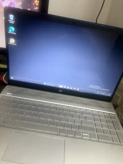 Laptop HP azul usado - miniatura 3