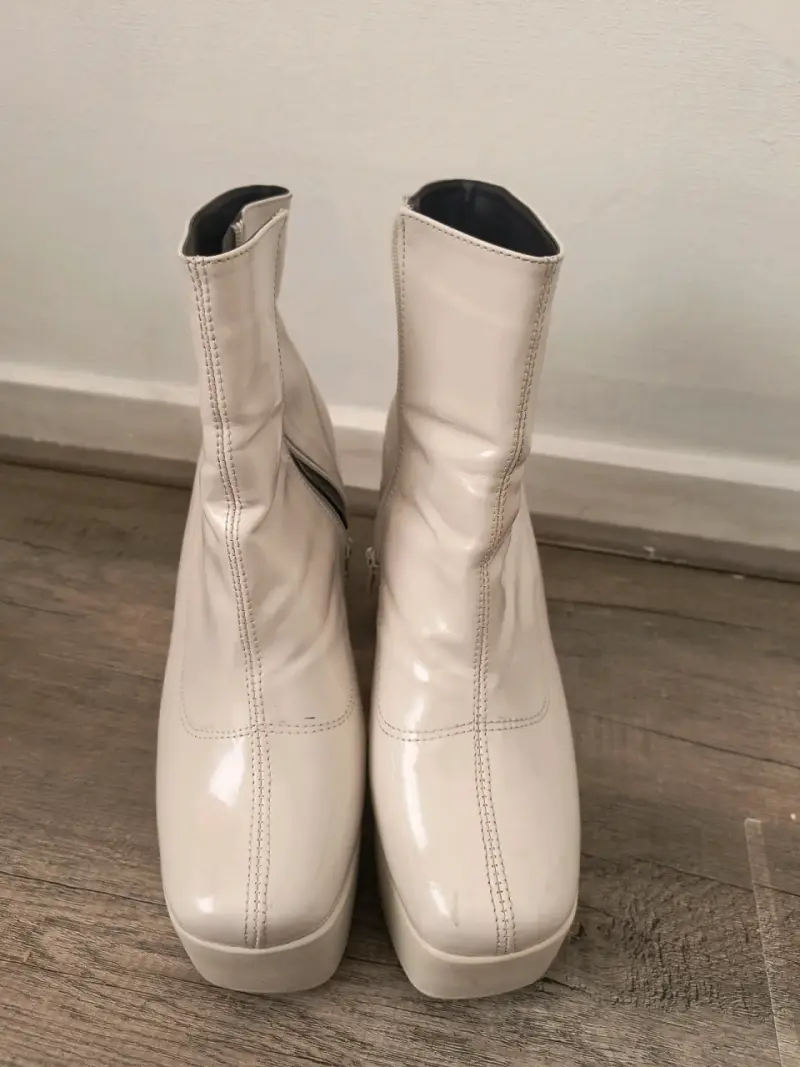Botines blancos de charol - 1