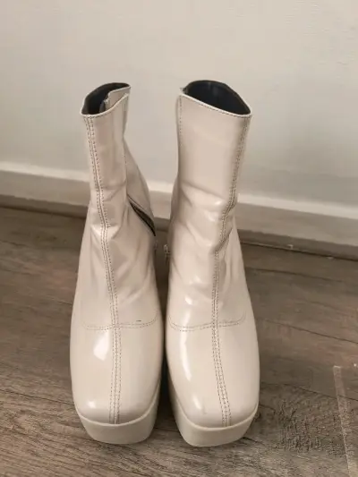 Botines blancos de charol - miniatura 1