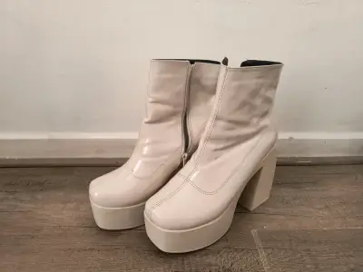 Botines blancos de charol - miniatura 2