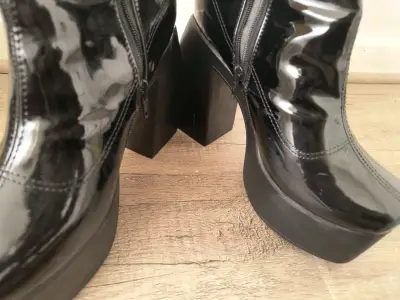 Botines negros de charol - miniatura 3