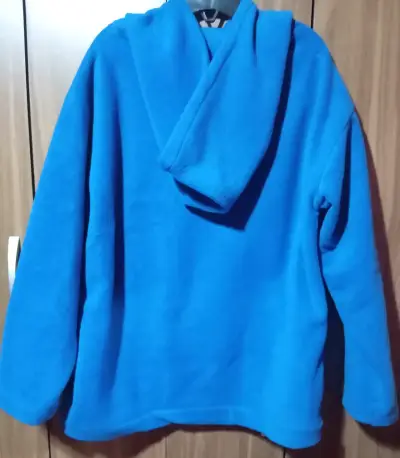 Polerón azul con capucha - miniatura 2
