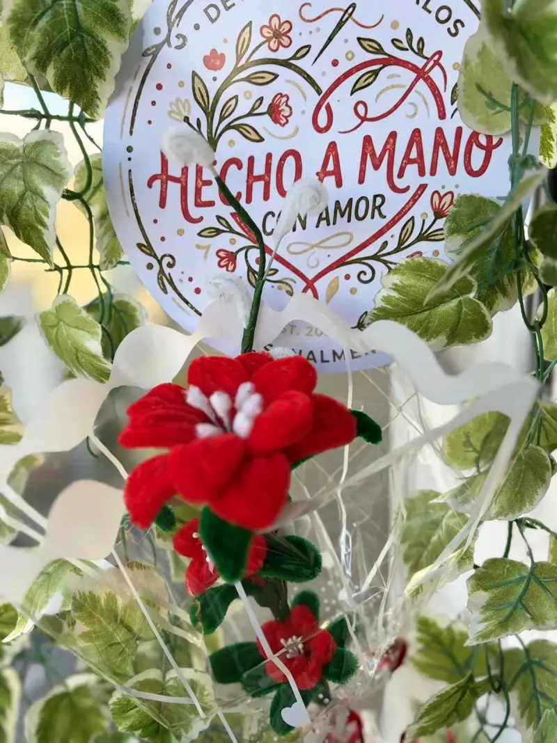 Flores  rojas hecha a mano