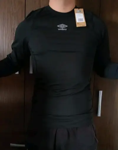 Camiseta deportiva negra Umbro - miniatura 1
