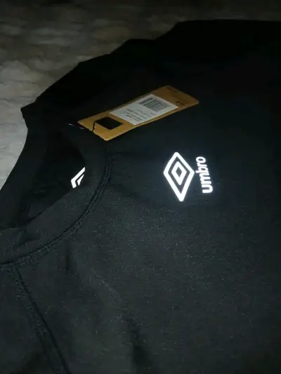 Camiseta deportiva negra Umbro - miniatura 2
