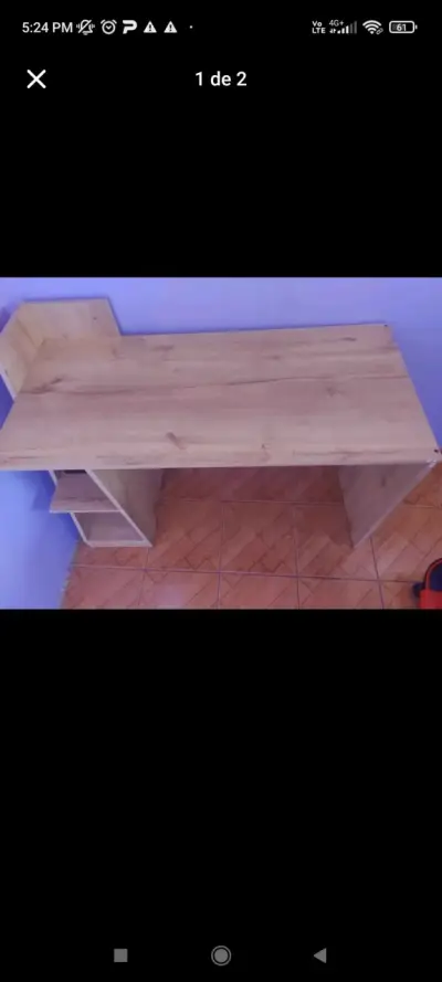 Escritorio de madera con estante - miniatura 1