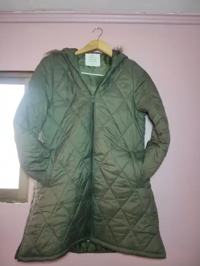 Parka verde con capucha - miniatura 1