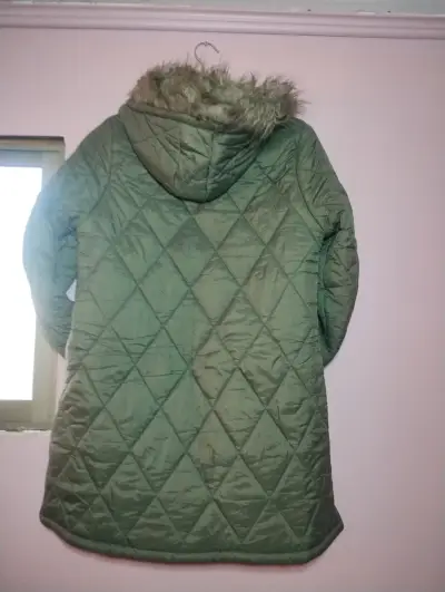 Parka verde con capucha - miniatura 2