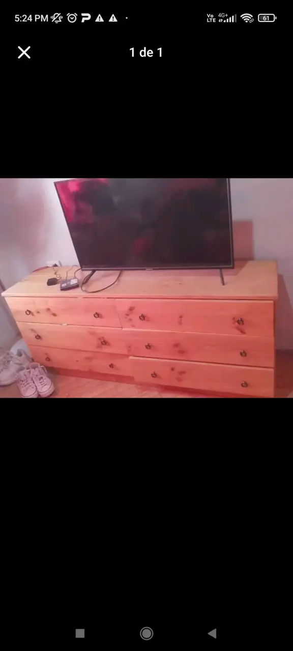 Cómoda de madera con cajones
