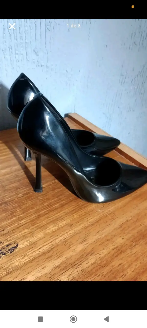 Tacones negros de charol - 1