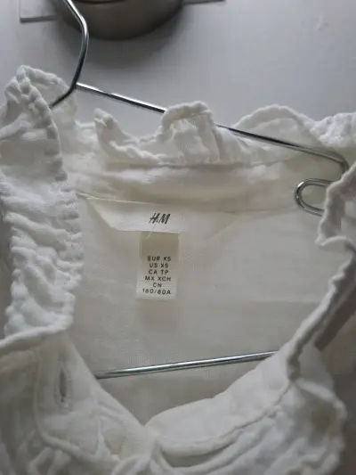 Blusa blanca con volantes talla XS - miniatura 2