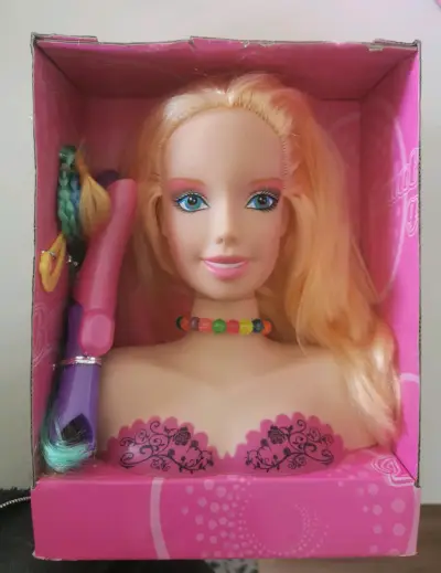 Cabeza de muñeca para peinar - miniatura 1