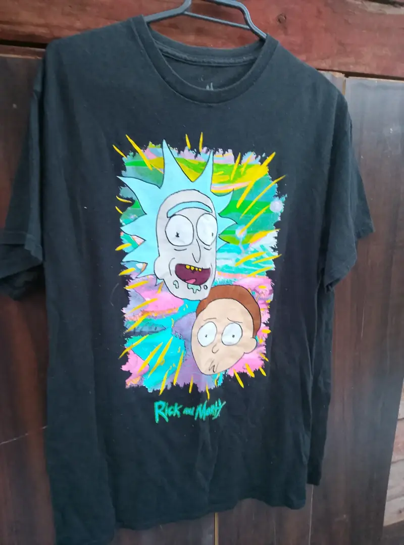 Polera negra Rick y Morty
