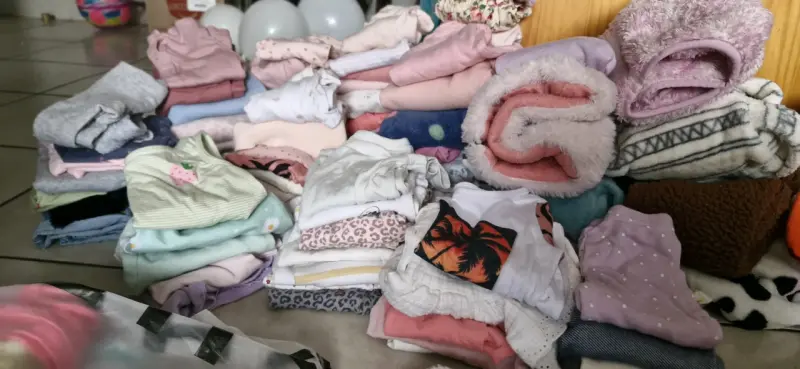 Ropa infantil variada - 1