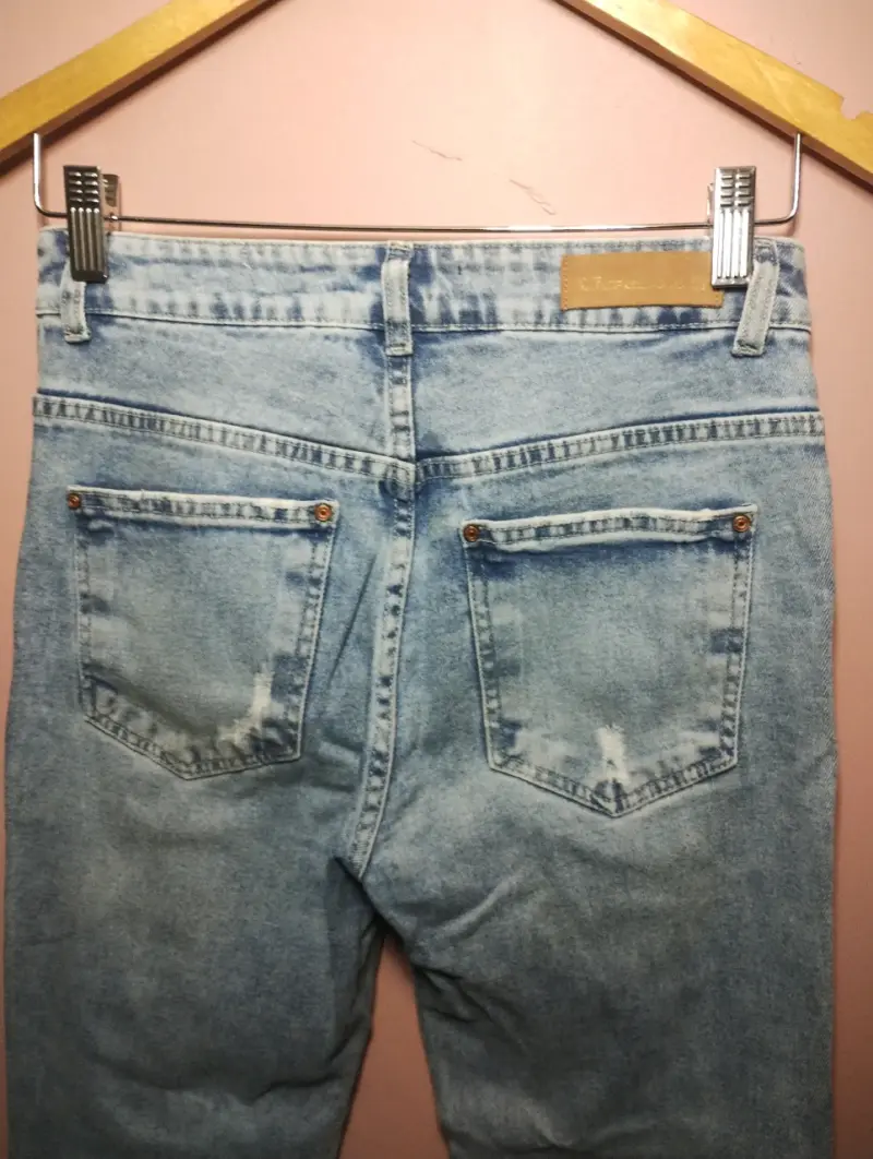 Jeans celestes rasgados - 3