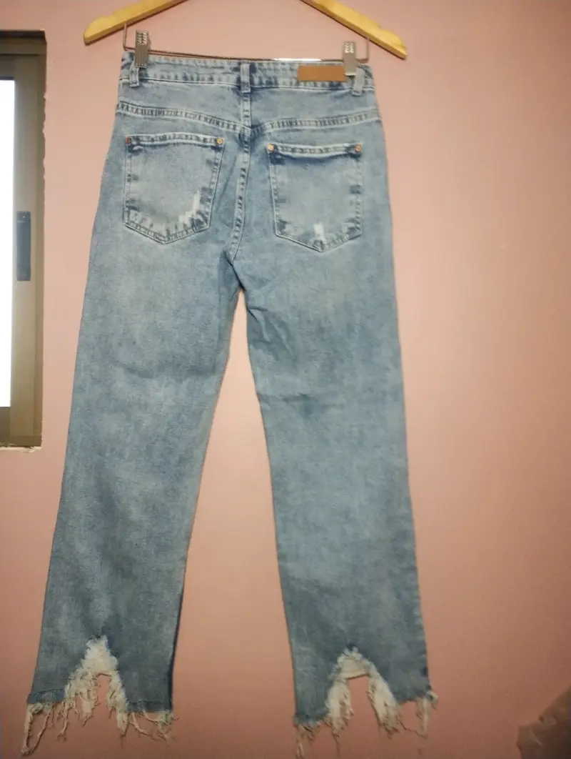Jeans celestes rasgados - 4