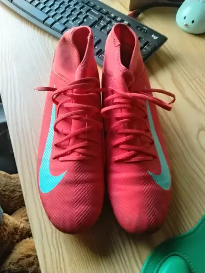 Botines de fútbol rojos Nike - miniatura 1