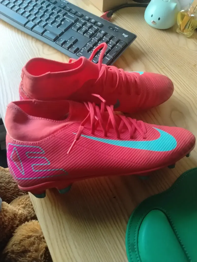 Botines de fútbol rojos Nike - 2