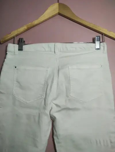 Pantalones blancos con cierres - miniatura 3