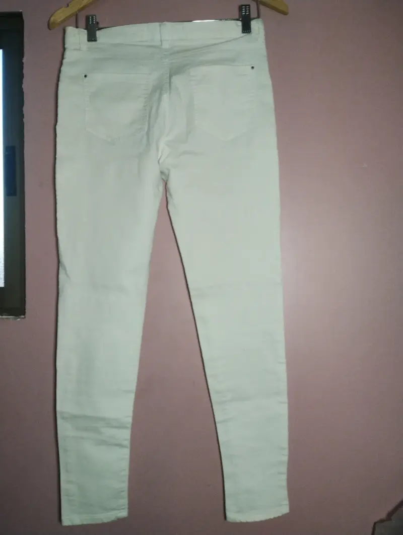 Pantalones blancos con cierres - 4