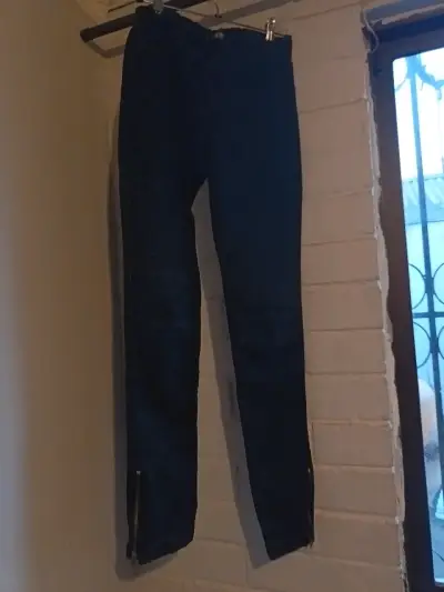 Pantalón negro - miniatura 1