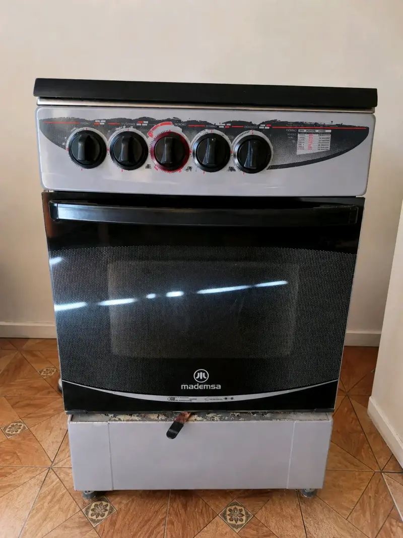 Cocina a gas Mademsa negra