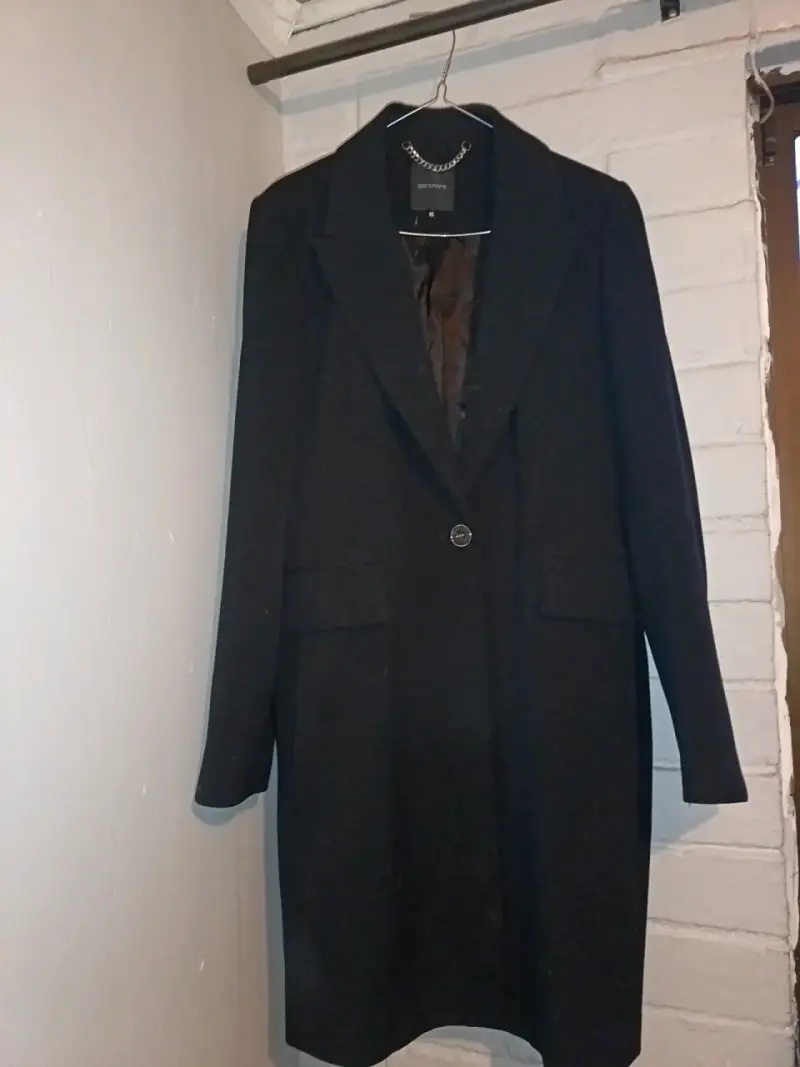 Abrigo negro elegante - 1