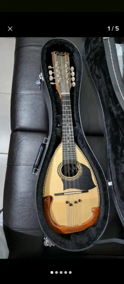 Mandolina napolitana electroacústica con estuche - miniatura 1