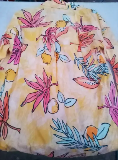 Camisa floral amarilla - miniatura 2