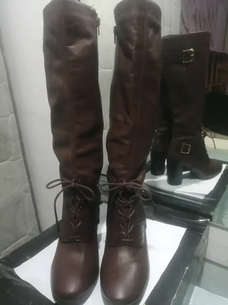 Botas altas marrones con hebillas - 2
