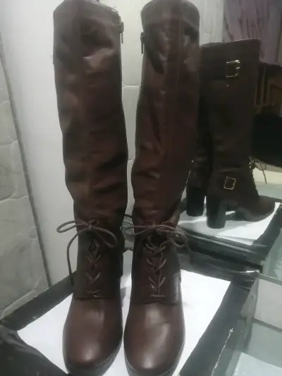 Botas altas marrones con hebillas - miniatura 2