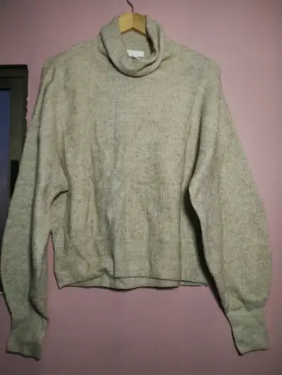 Suéter cuello alto beige - miniatura 1