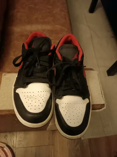 Zapatillas Air Jordan 1 low talla US 7.5 - miniatura 1