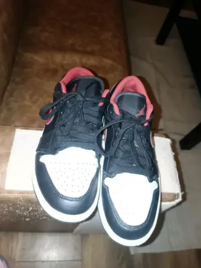 Zapatillas Air Jordan 1 low talla US 7.5 - miniatura 2