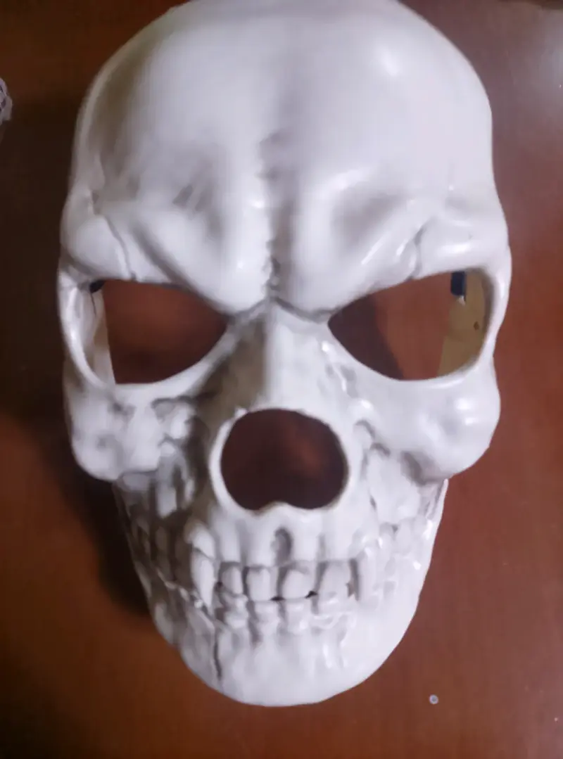 Máscara de calavera blanca
