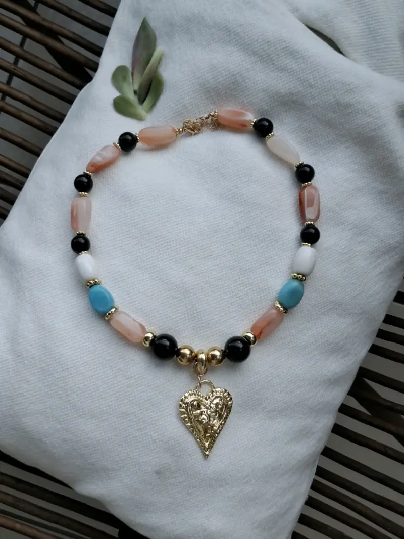 Collar con cuentas de colores - 2