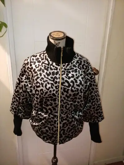 Chaqueta animal print con cierre - miniatura 2
