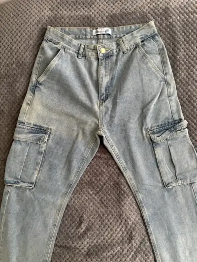 Jeans azul claro desgastados - miniatura 3