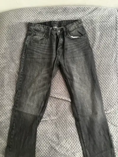 Jeans gris desgastado - miniatura 3