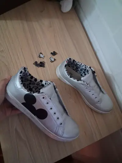 Zapatillas blancas y rosadas - miniatura 3