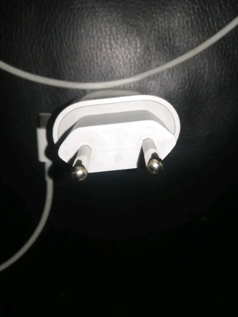 Cargador de iPhone original - 2