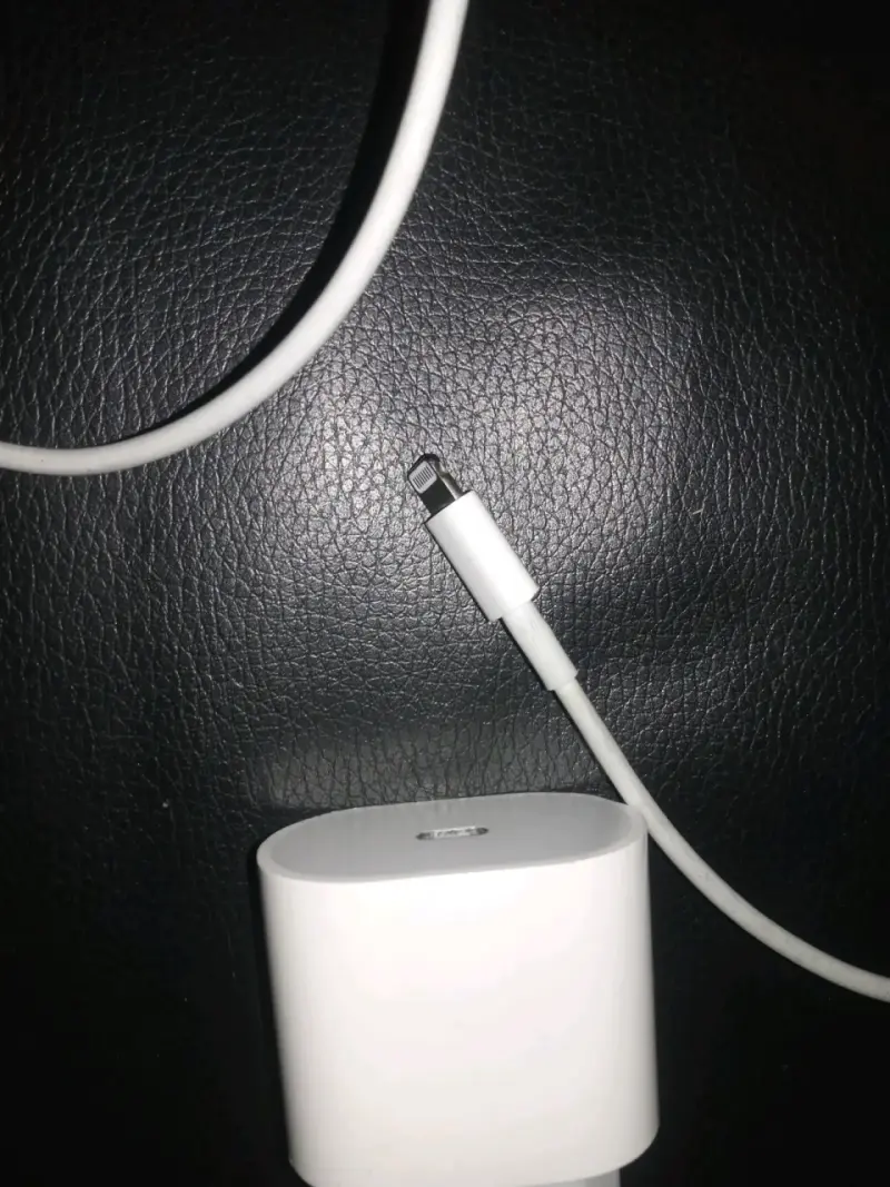 Cargador de iPhone original - 3