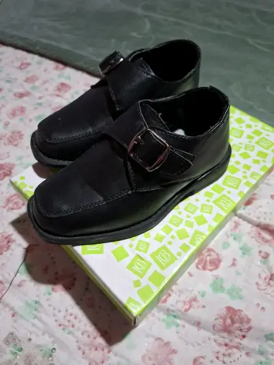 Zapatos negros con hebilla - miniatura 1